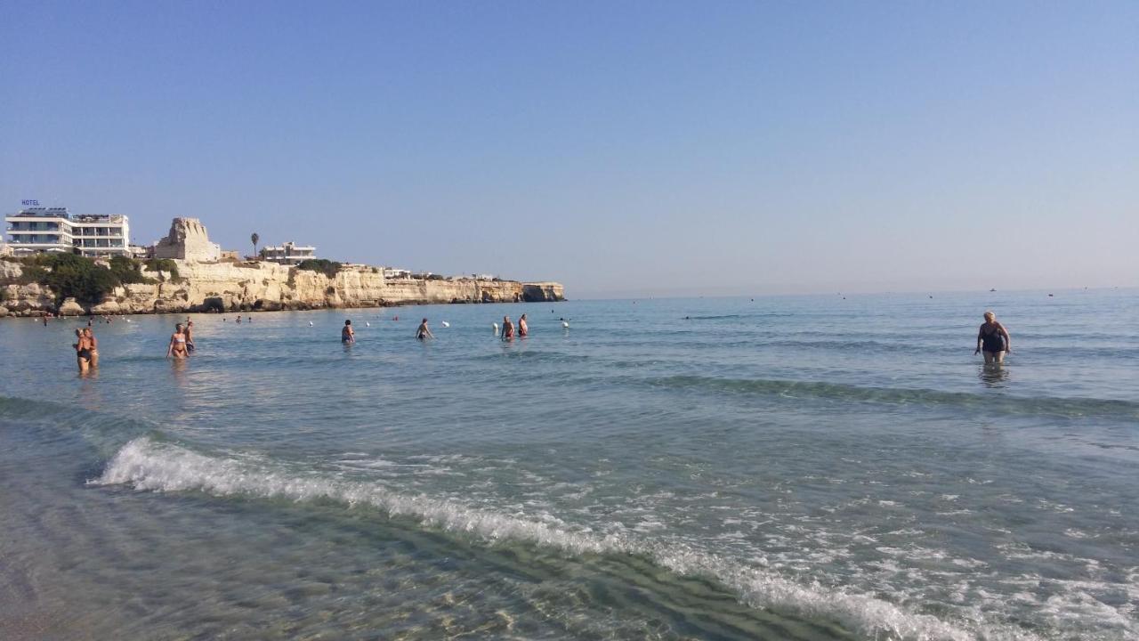 Villa Torre dell'Orso centro - villino vista mare con ampio giardino Esterno foto