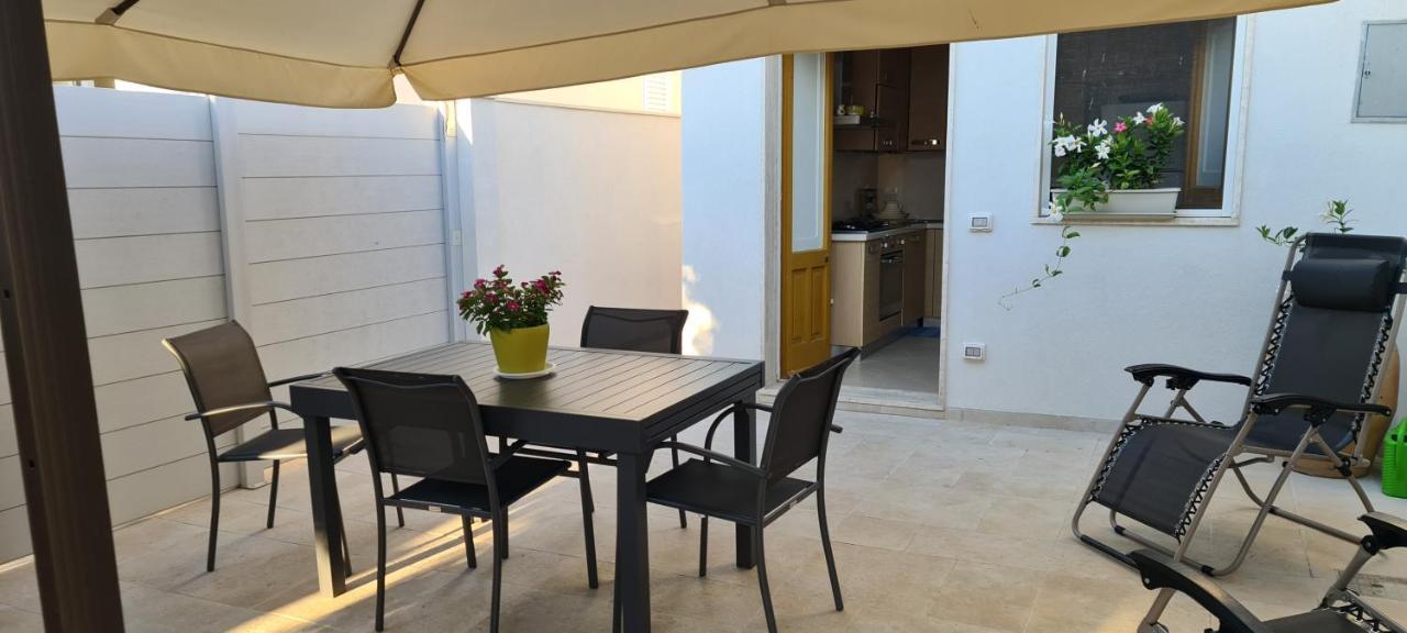 Villa Torre dell'Orso centro - villino vista mare con ampio giardino Esterno foto